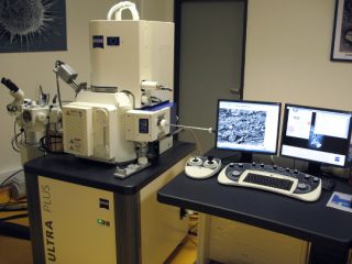 Microscope-Electronique-à-Balayage-à-Effet-de-Champ-Zeiss-ULTRA-Plus